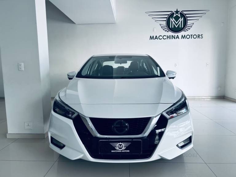 NISSAN - VERSA - 2021/2022 - Branca - R$ 88.990,00