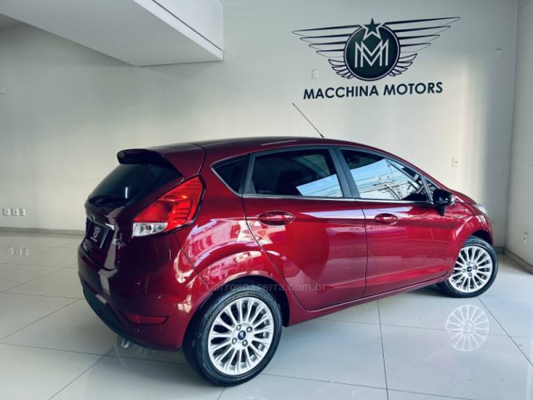 FORD - FIESTA - 2014/2015 - Vermelha - R$ 47.990,00