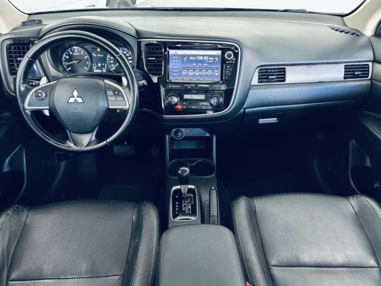 MITSUBISHI - OUTLANDER - 2013/2014 - Preta - R$ 71.990,00