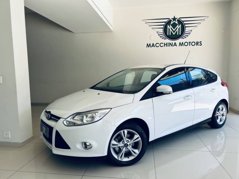 FORD - FOCUS - 2014/2015 - Branca - R$ 51.990,00