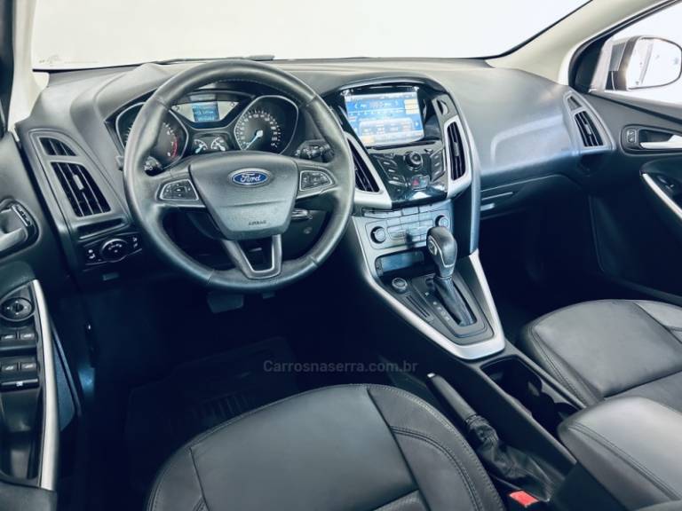 FORD - FOCUS - 2015/2016 - Cinza - R$ 56.990,00