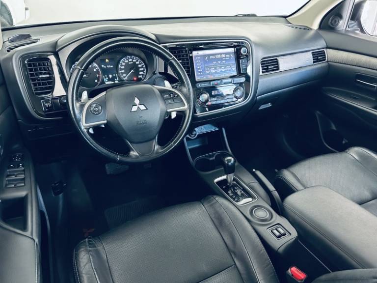 MITSUBISHI - OUTLANDER - 2013/2014 - Preta - R$ 71.990,00