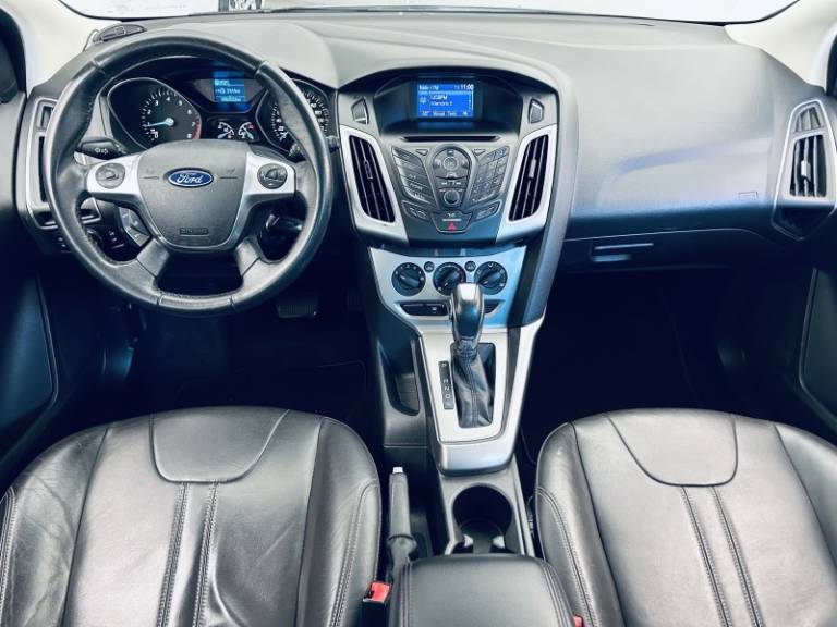 FORD - FOCUS - 2014/2015 - Branca - R$ 51.990,00