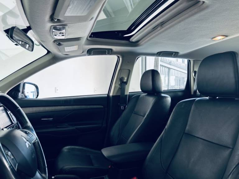 MITSUBISHI - OUTLANDER - 2013/2014 - Preta - R$ 71.990,00