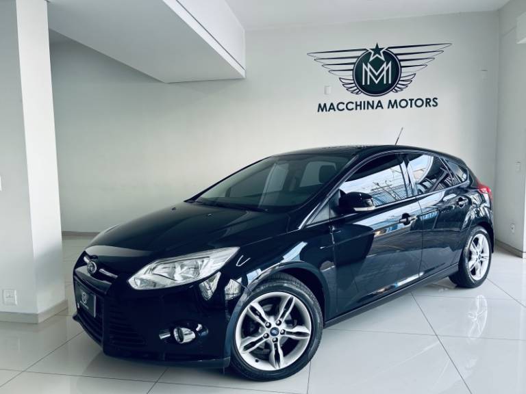 FORD - FOCUS - 2014/2015 - Preta - R$ 50.990,00
