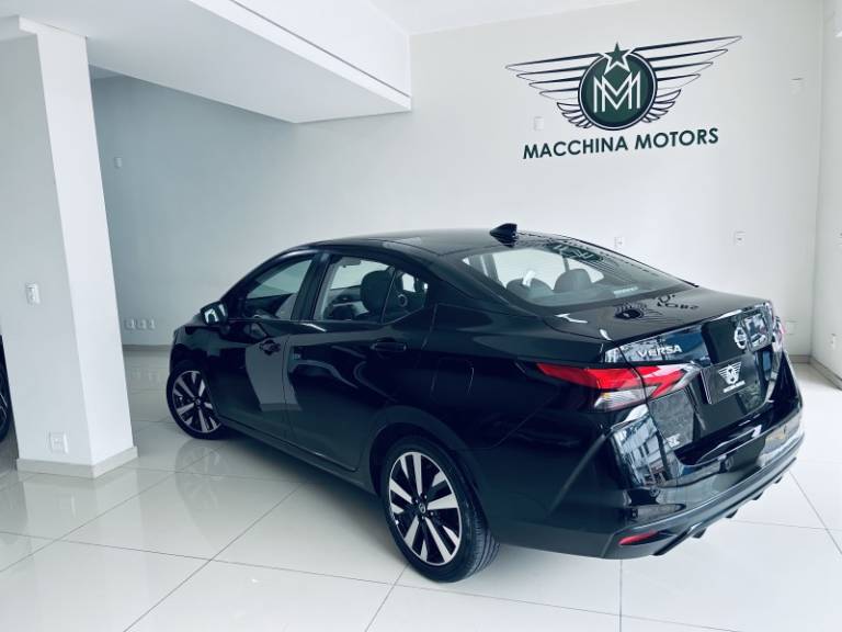 NISSAN - VERSA - 2021/2022 - Preta - R$ 88.990,00